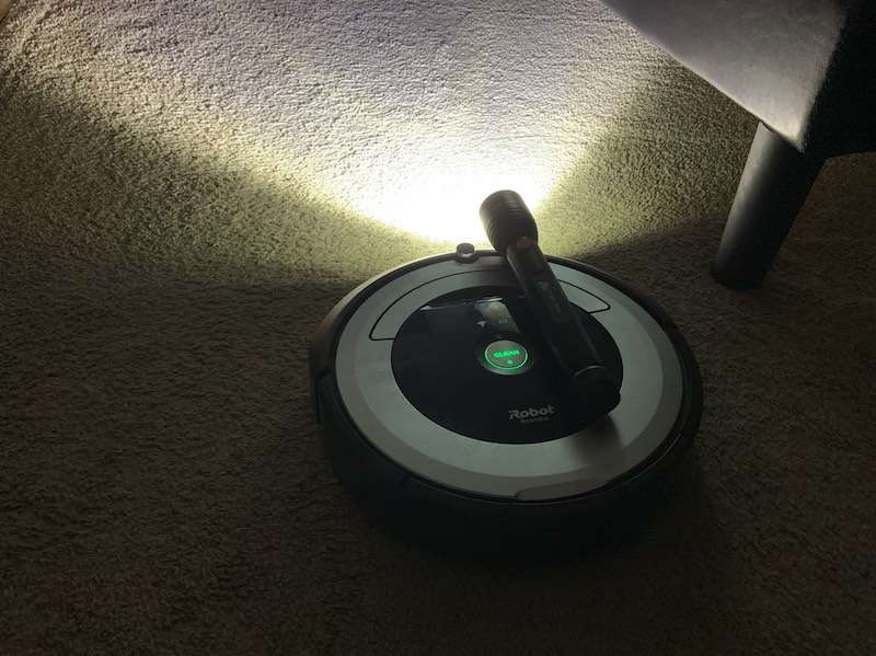 robot vacuum for dark floors