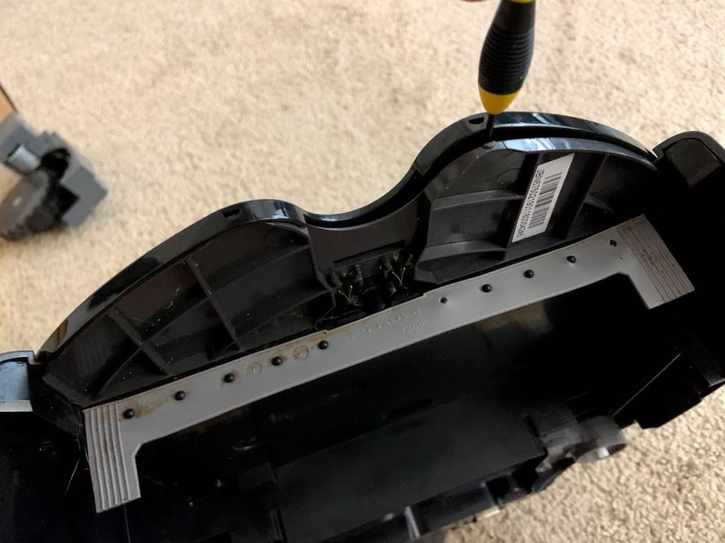 [10Steps] How To Clean A Roomba That Ran Over Poop Them Vacuums