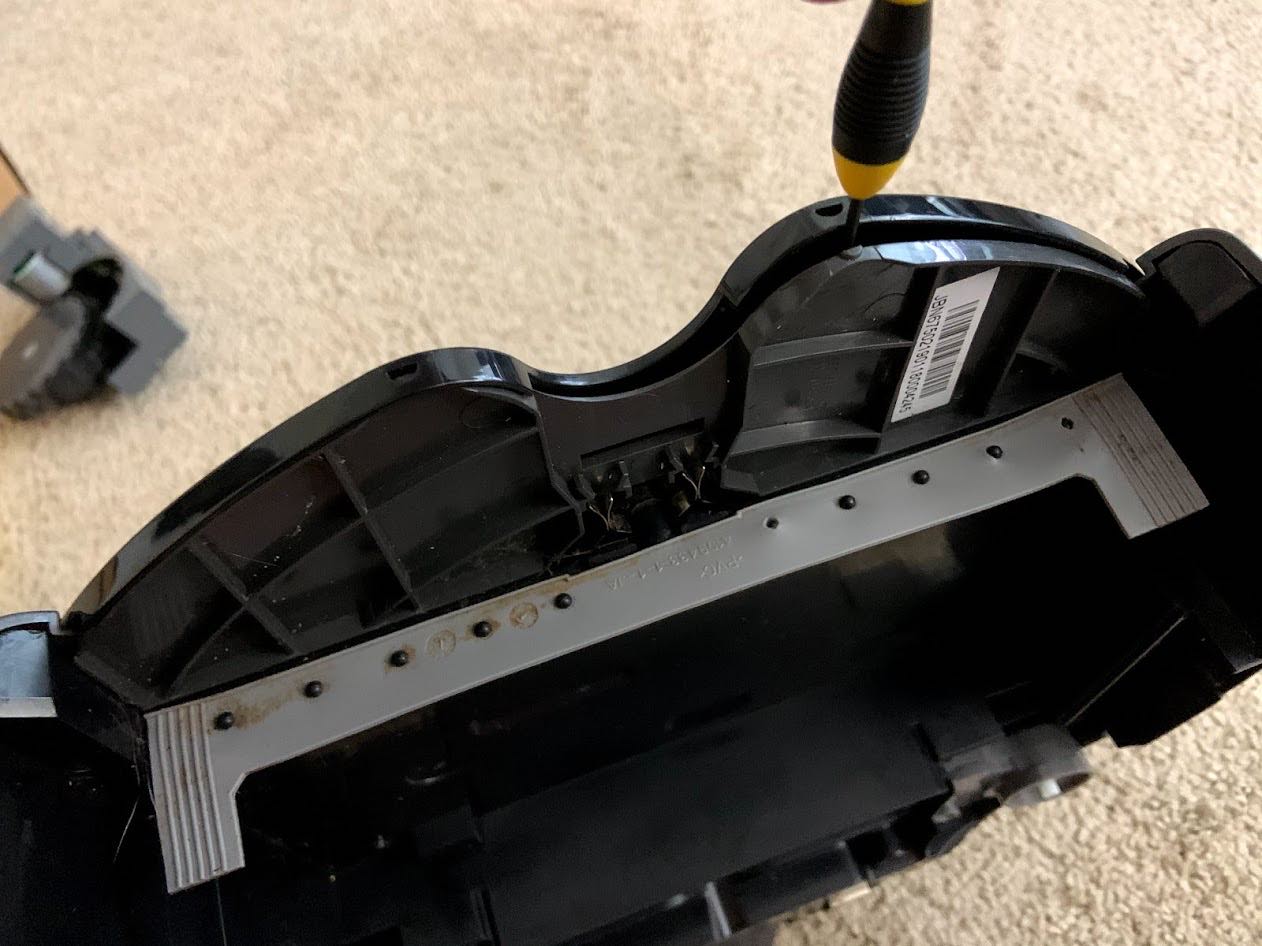 [10Steps] How To Clean A Roomba That Ran Over Poop Them Vacuums